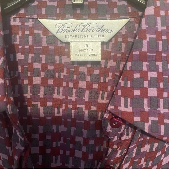 Women’s Brooks Brothers Silk Button Down Size 10 blouse Geometric Retro Pattern - Picture 2 of 7